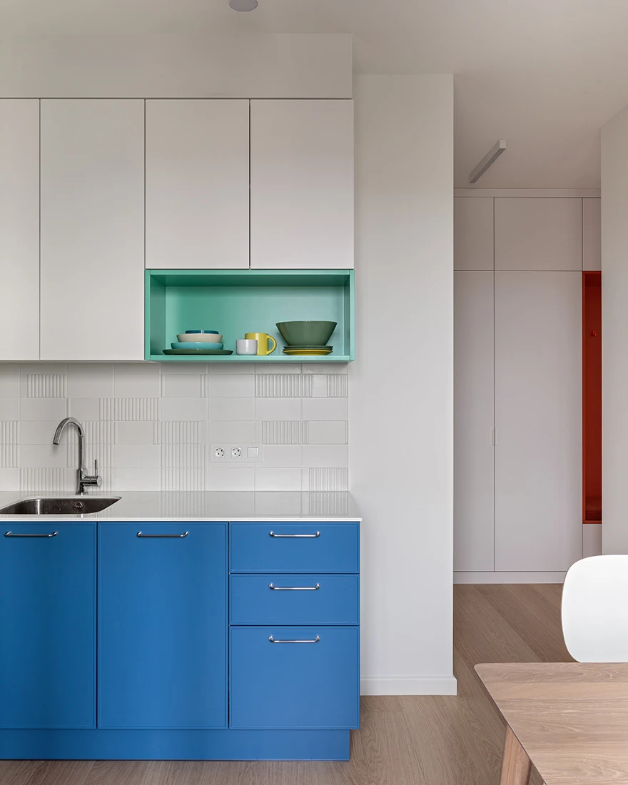 cuisine bleue et blanche design avec coin repas studio design 46m2 cuisine bleue et blanche design avec coin repas studio design 46m2