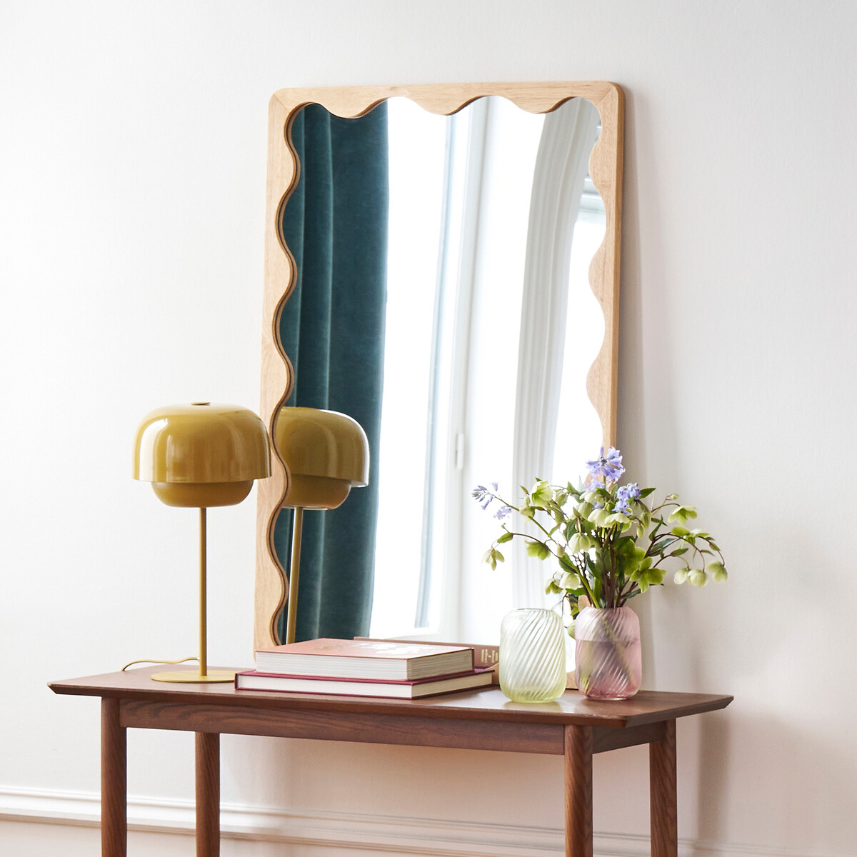 entrée avec console miroir et lampe décoration automne 2025