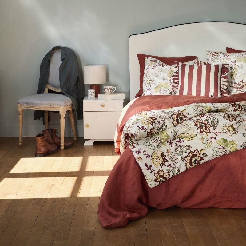 chambre lit en lin blanc collection Maisons du Monde La clé des champs automne 2025