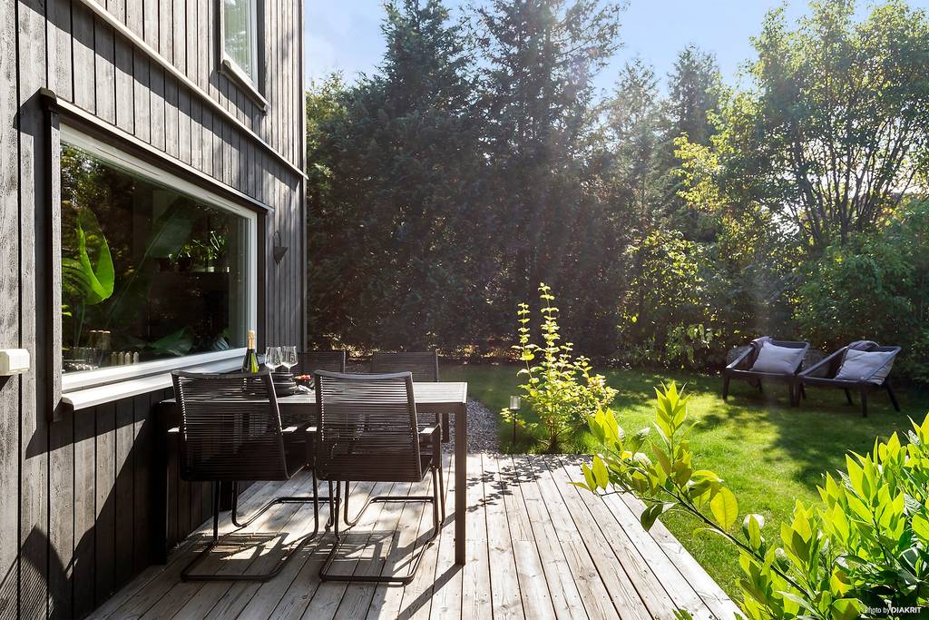 terrasse petite maison de 49m2 façade bois noir terrasse petite maison de 49m2 façade bois noir