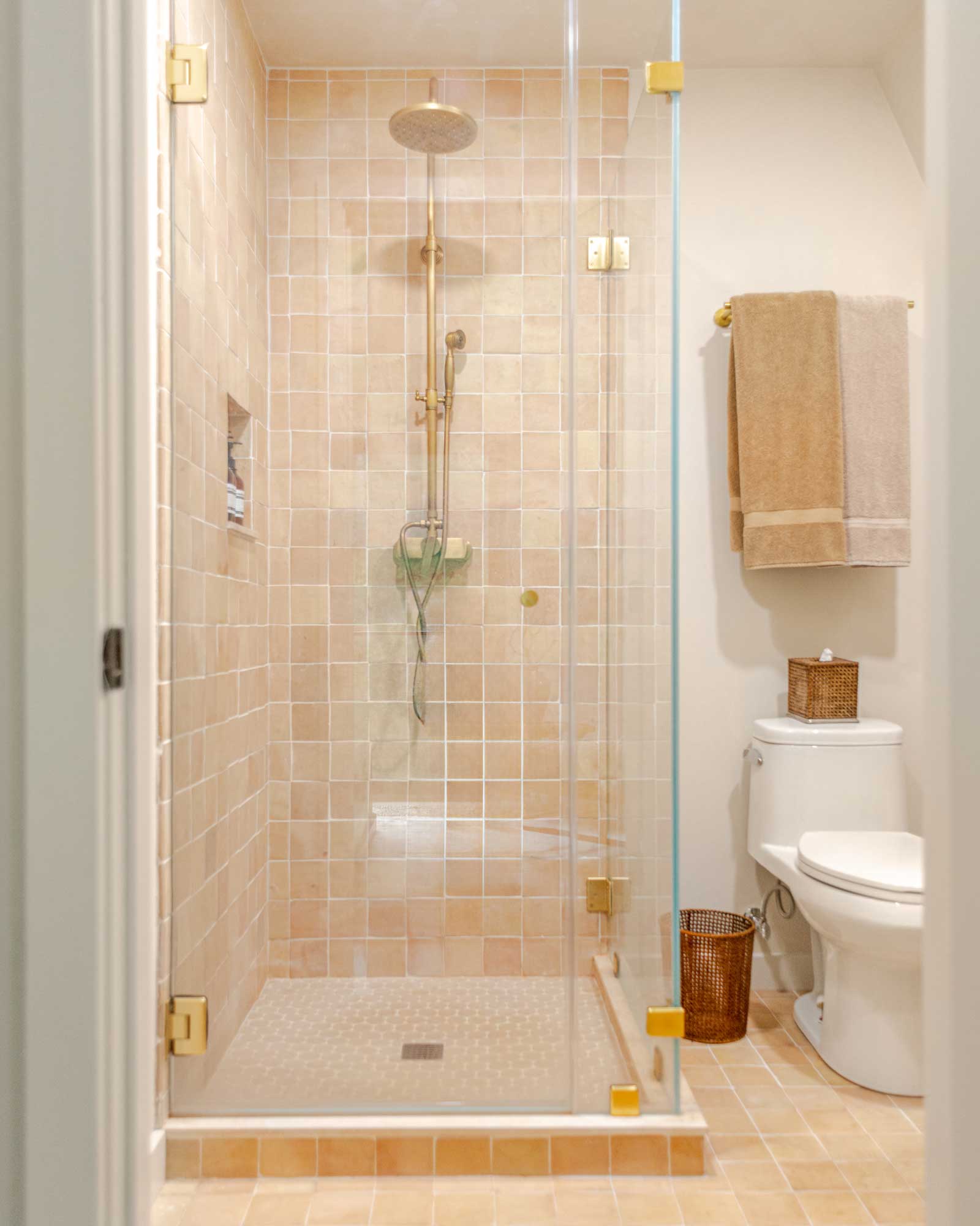 salle de bain beige robinetterie dorée laiton salle de bain beige robinetterie dorée laiton
