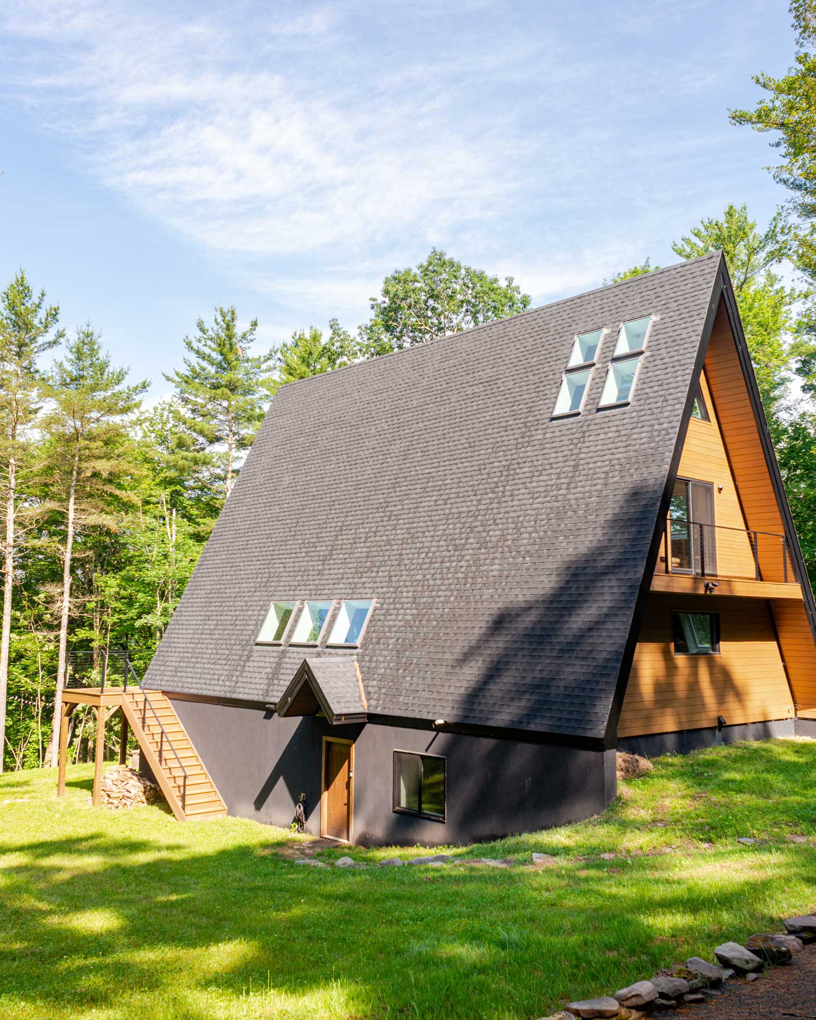 façade avant maison A-Frame Moonlight Mountain House façade avant maison A-Frame Moonlight Mountain House