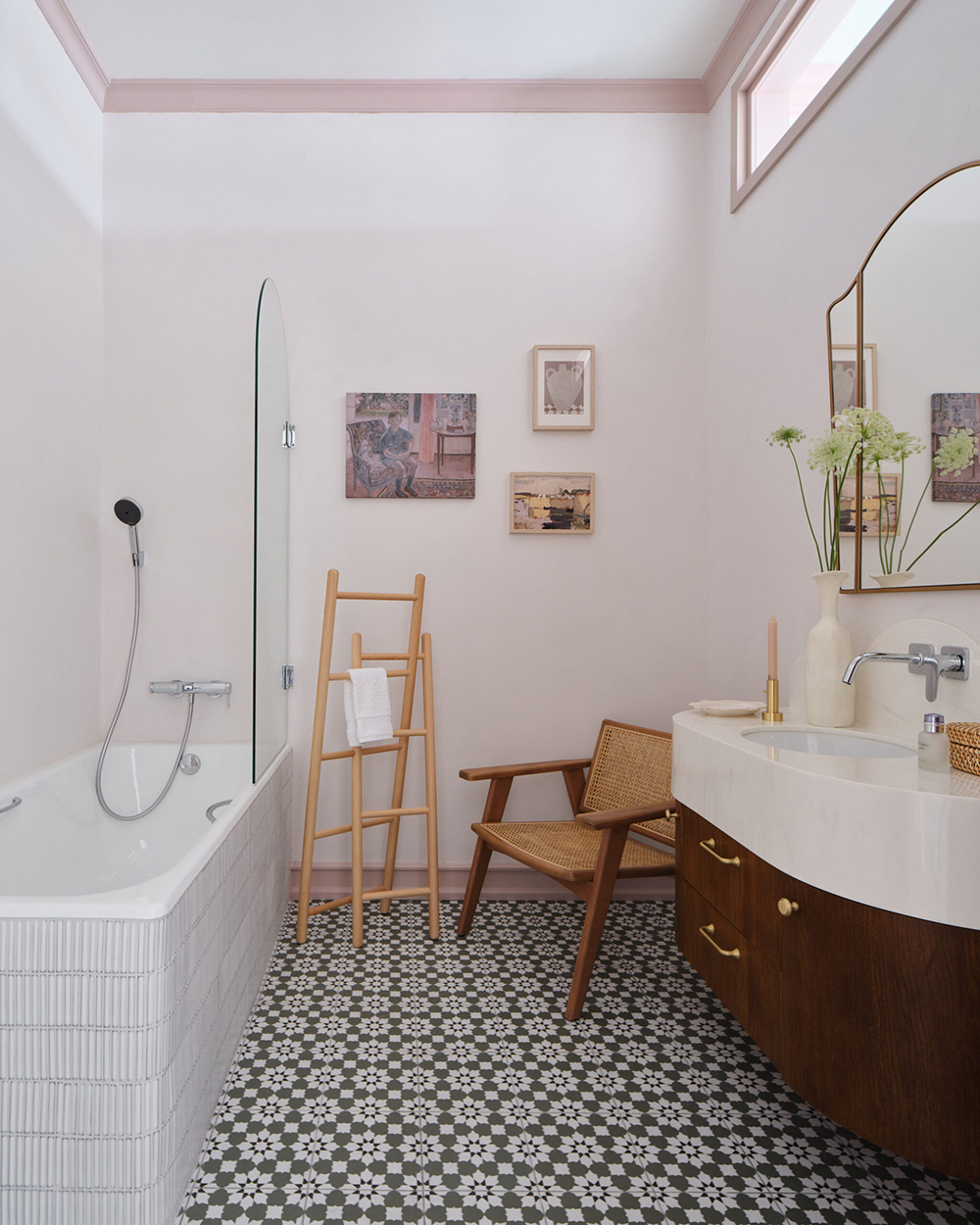 salle de bain rétro avec carreaux de ciment verts salle de bain rétro avec carreaux de ciment verts