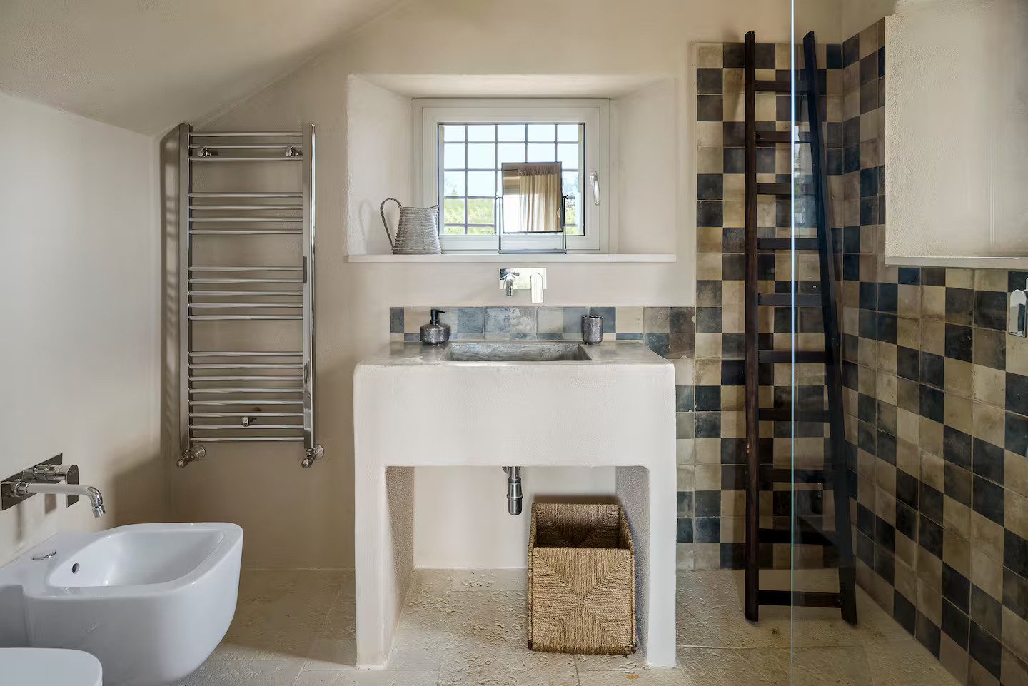 salle de bain rustique chic Le Casuzze Sicile