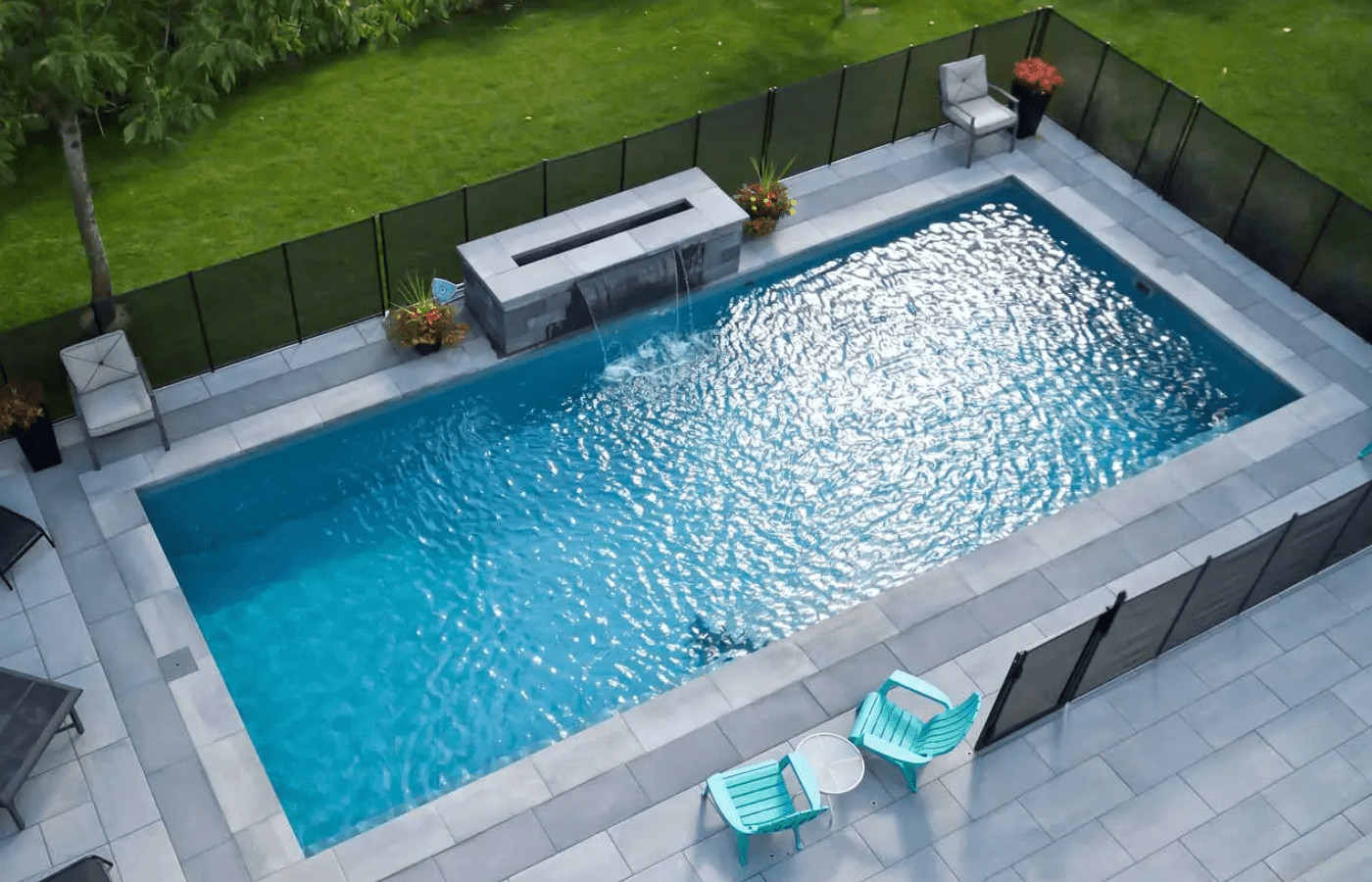 jardin avec piscine en blocs de polystyrène