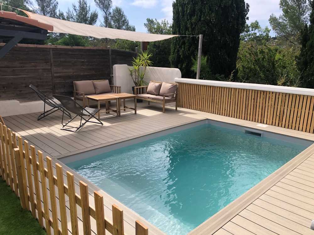 jardin avec piscine en blocs de polystyrène