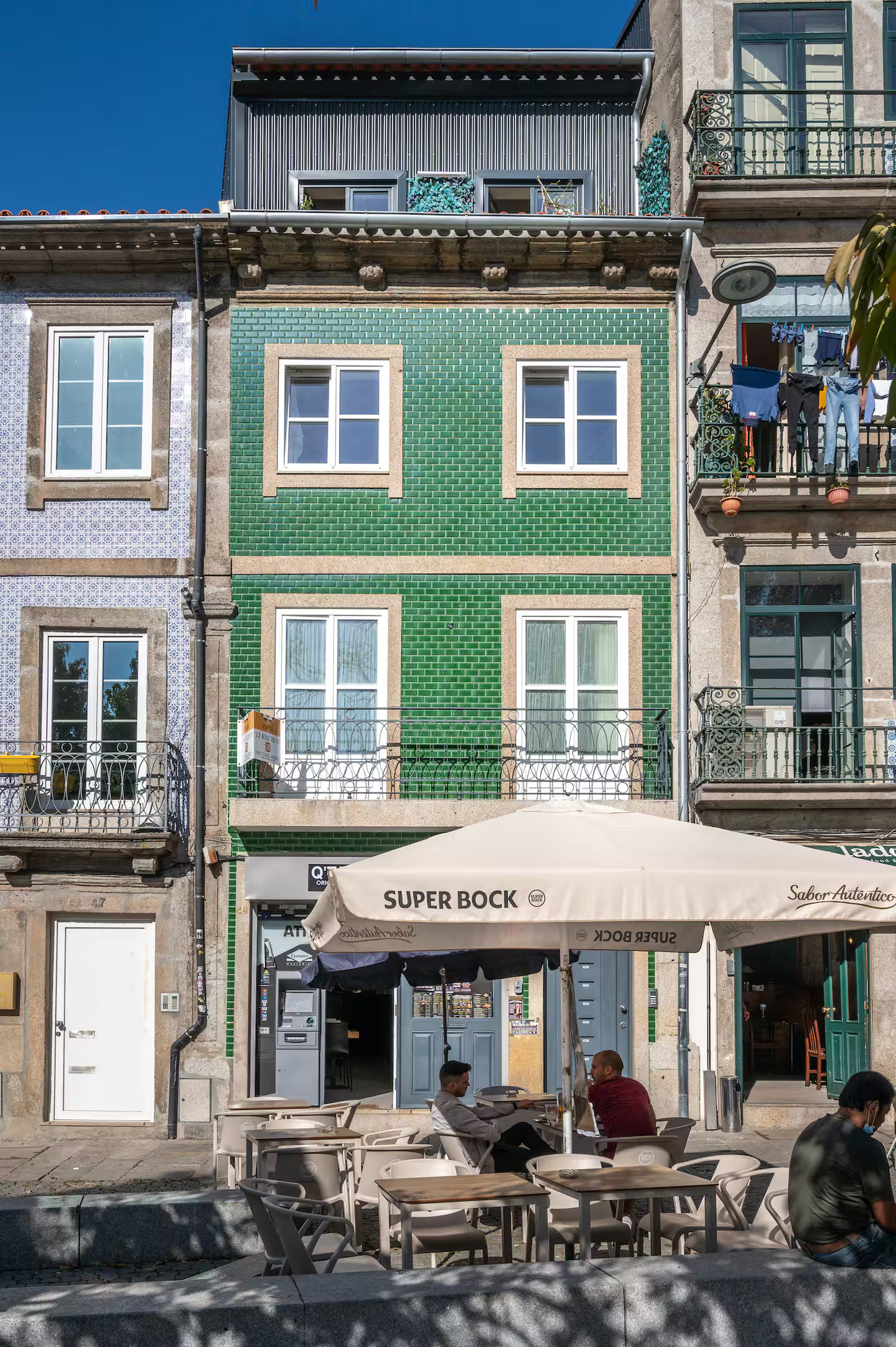 immeuble façade carrelage vert Jasmine Loft Porto immeuble façade carrelage vert Jasmine Loft Porto