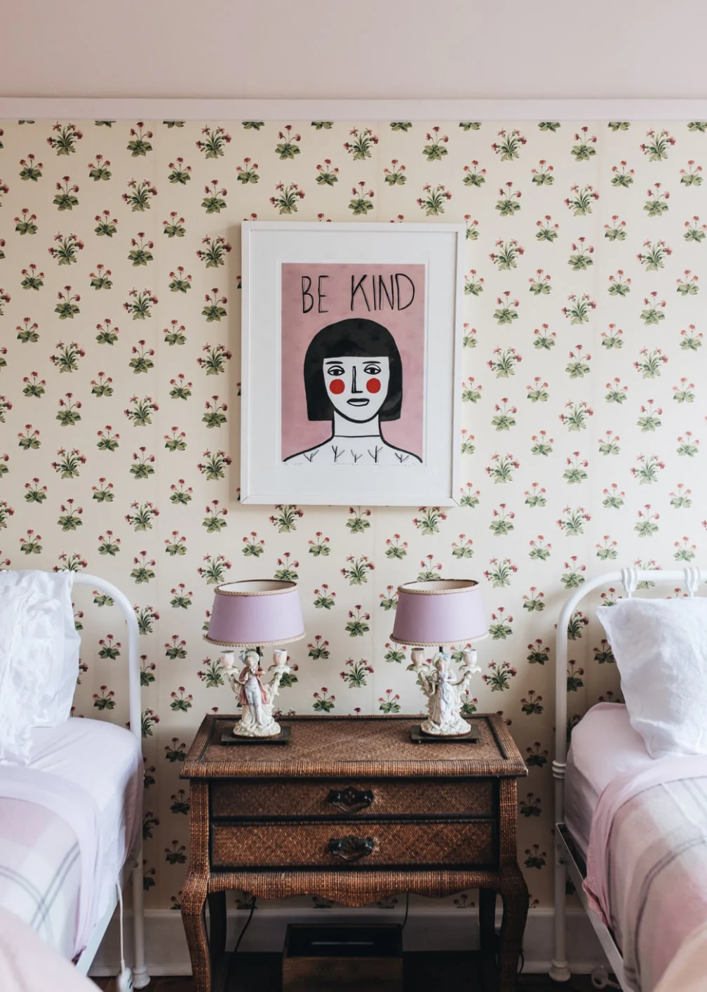 chambre rose papier-peint décoration classique chic