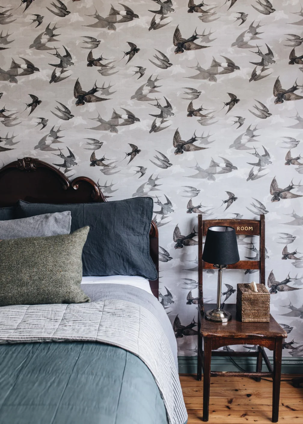 chambre grise papier-peint décoration classique chic