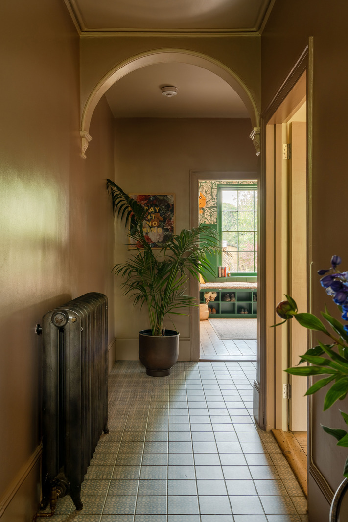entrée avec radiateur ancien charmante maison géorgienne du 19e siècle entrée avec radiateur ancien charmante maison géorgienne du 19e siècle