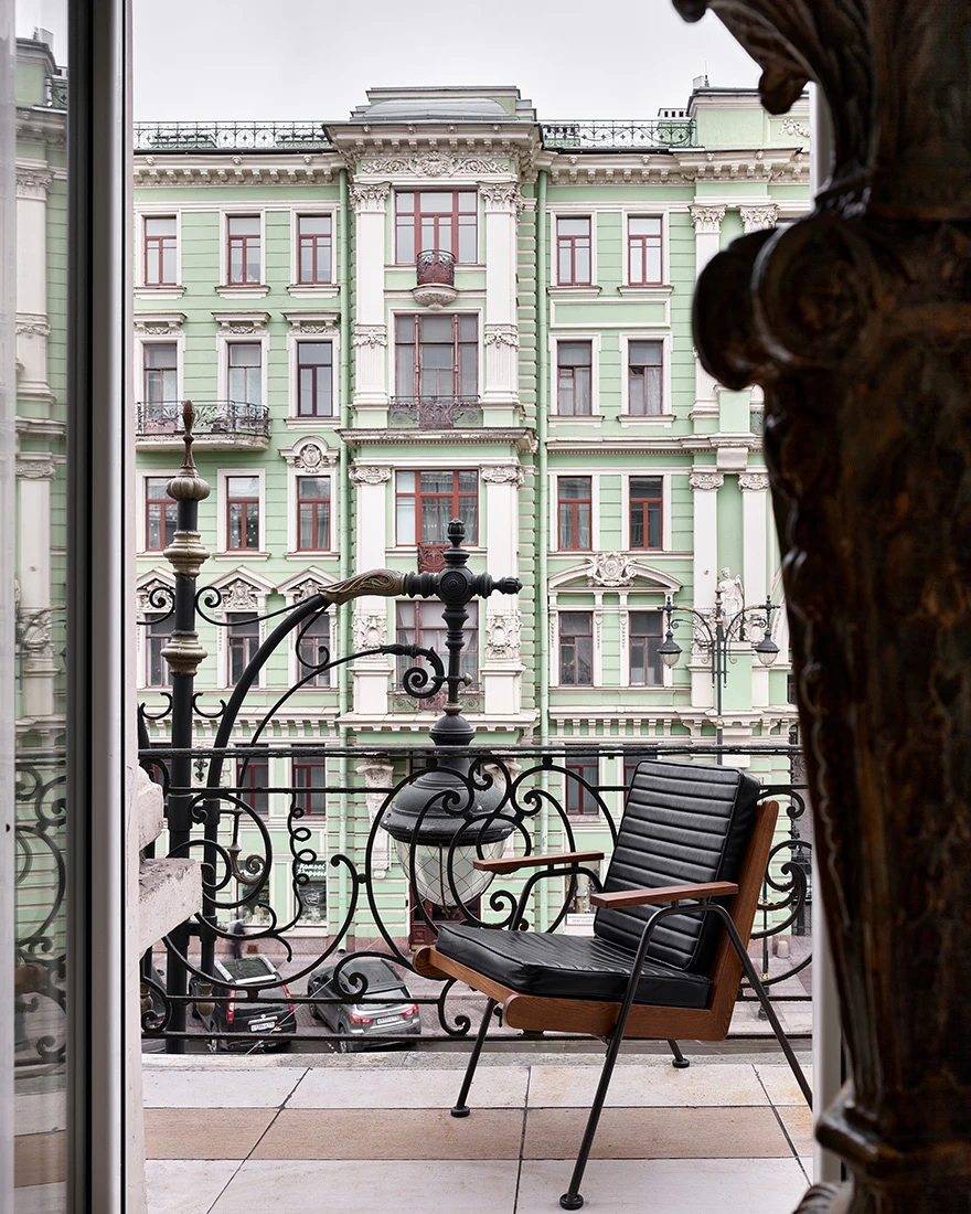balcon vue immeuble ancien façade verte