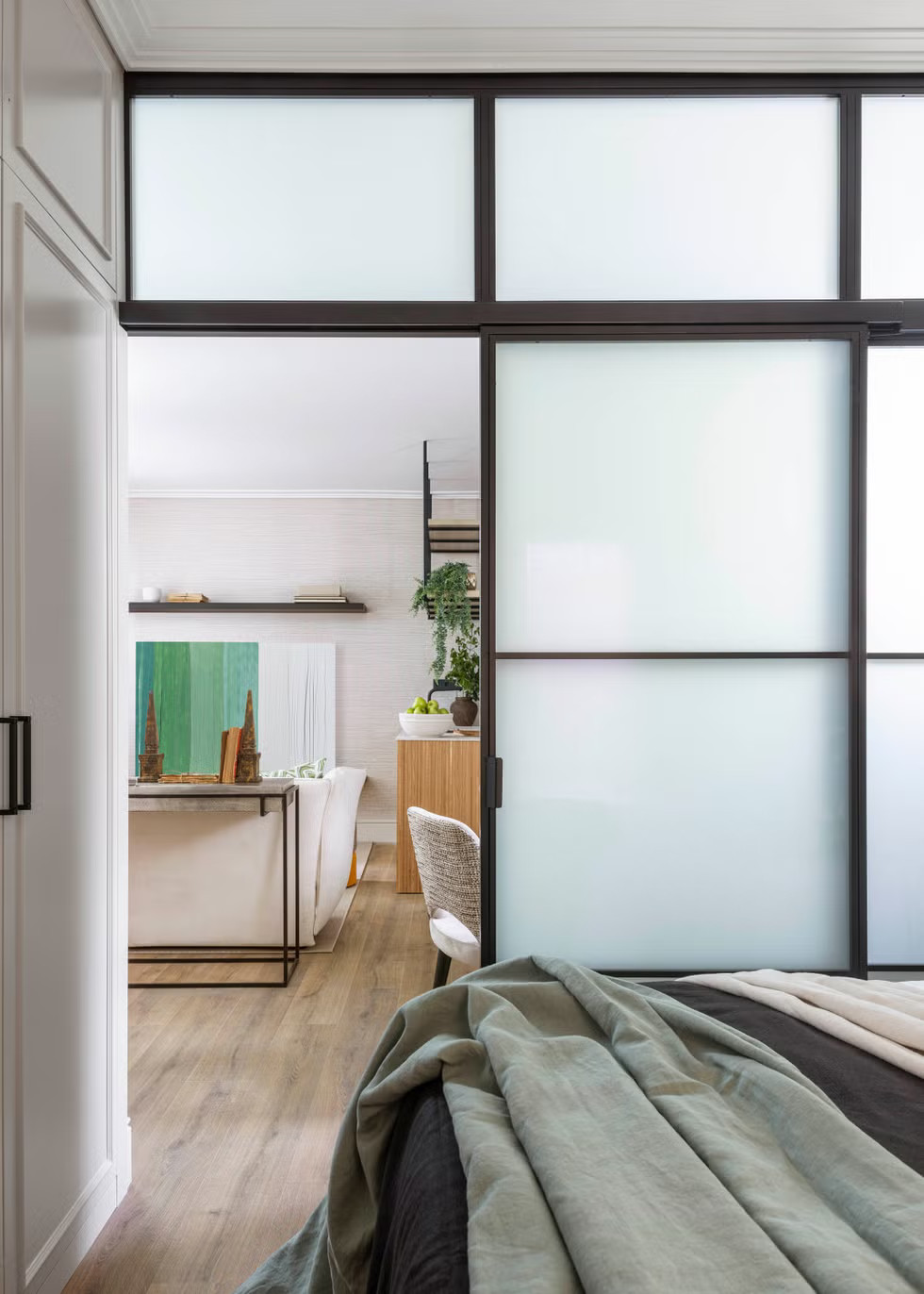 chambre mur verrière vitrage opaque avec système électrique