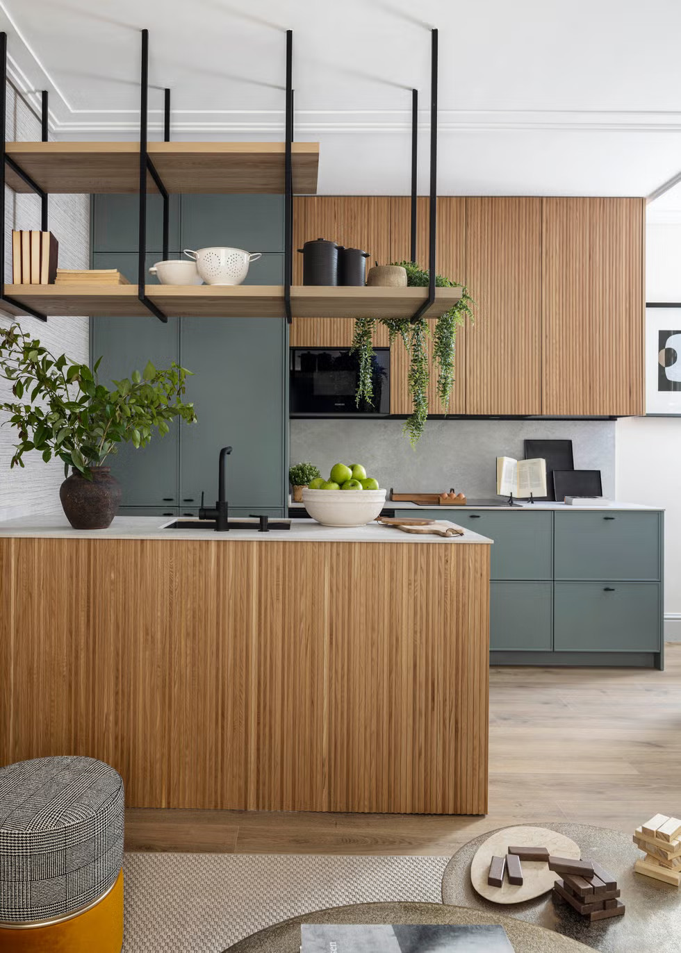 salon avec cuisine ouverte décoration contemporaine petit appartement de 35m2