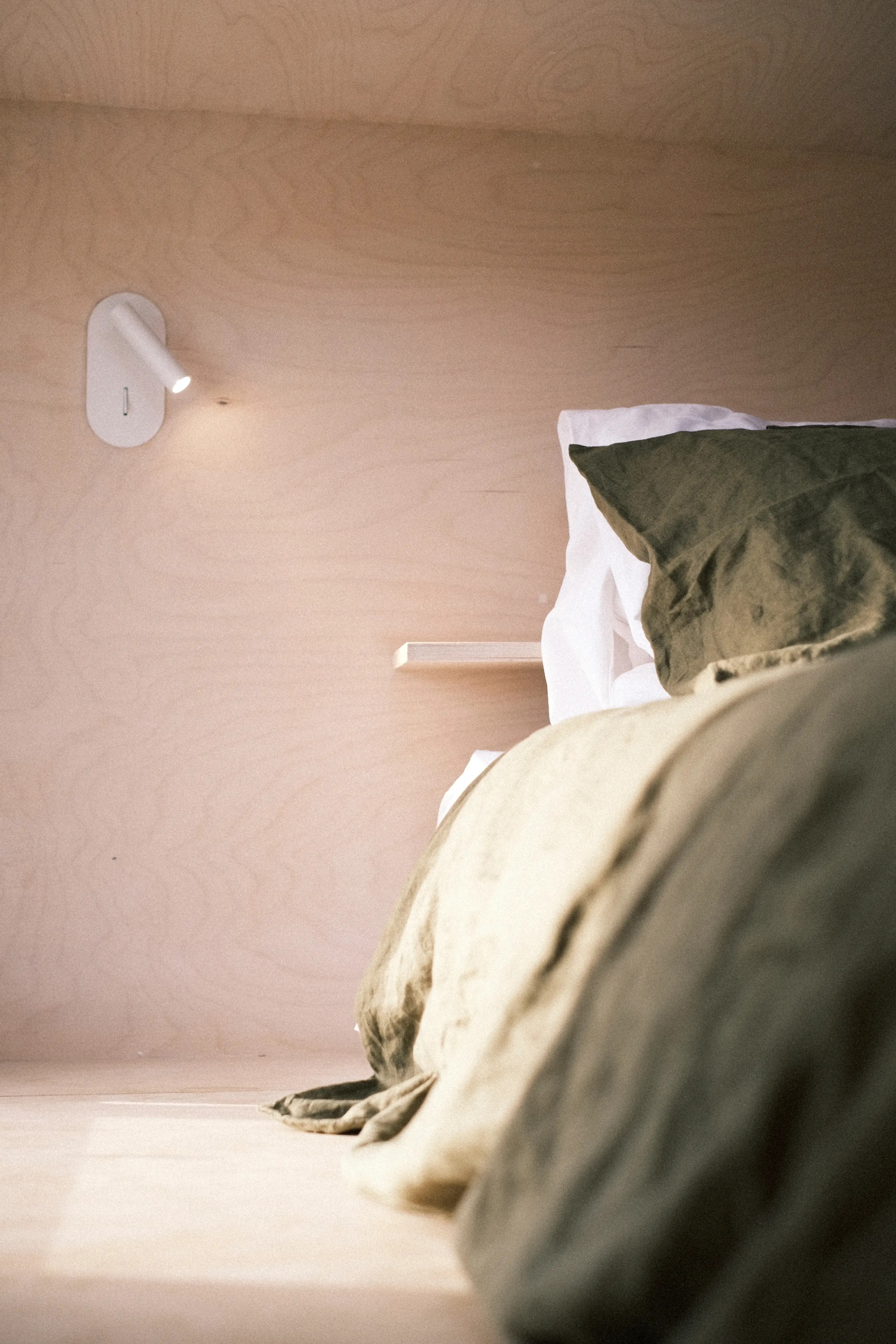 chambre murs bois Base Cabin