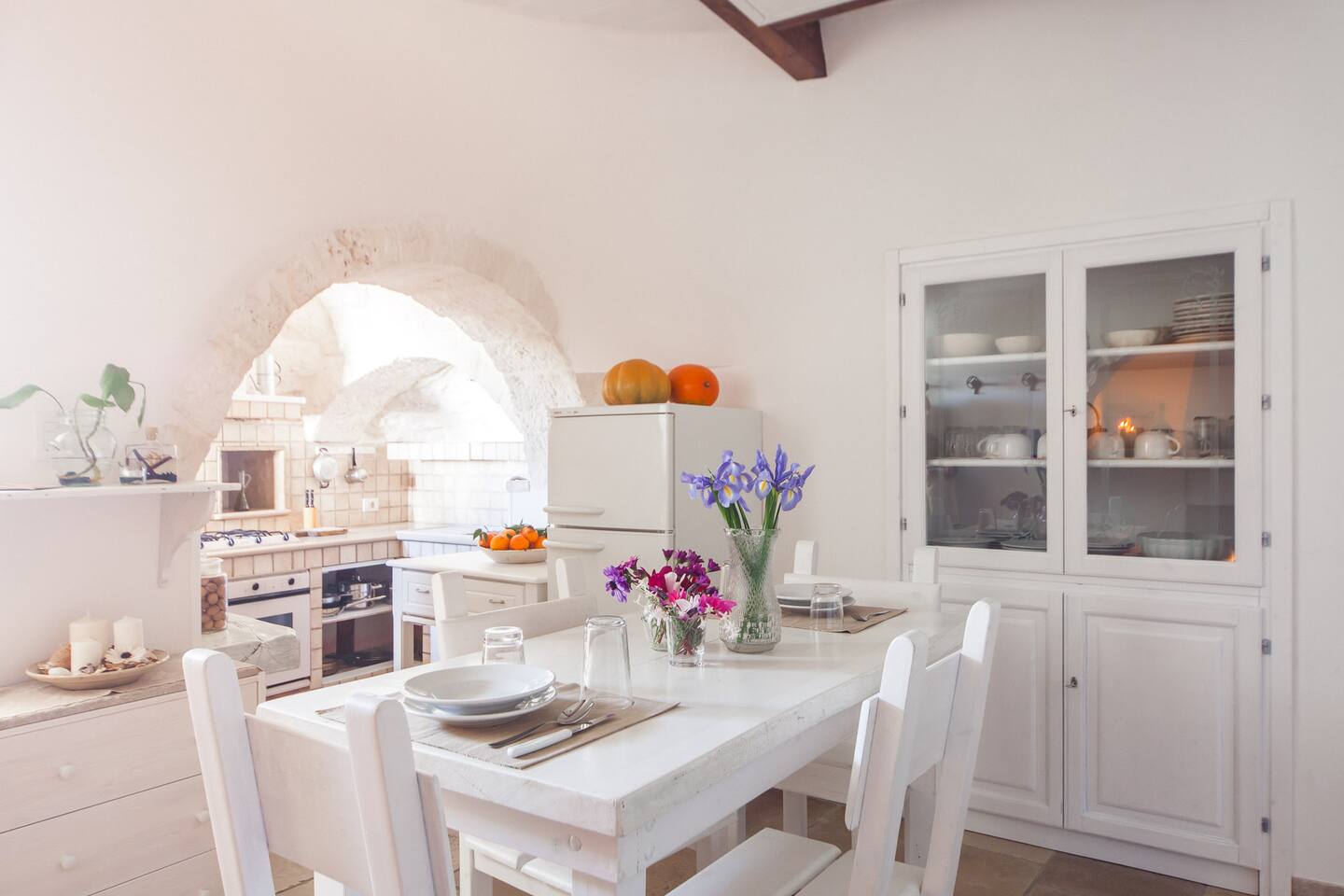 salle à manger et cuisine trullo Pouilles salle à manger et cuisine trullo Pouilles