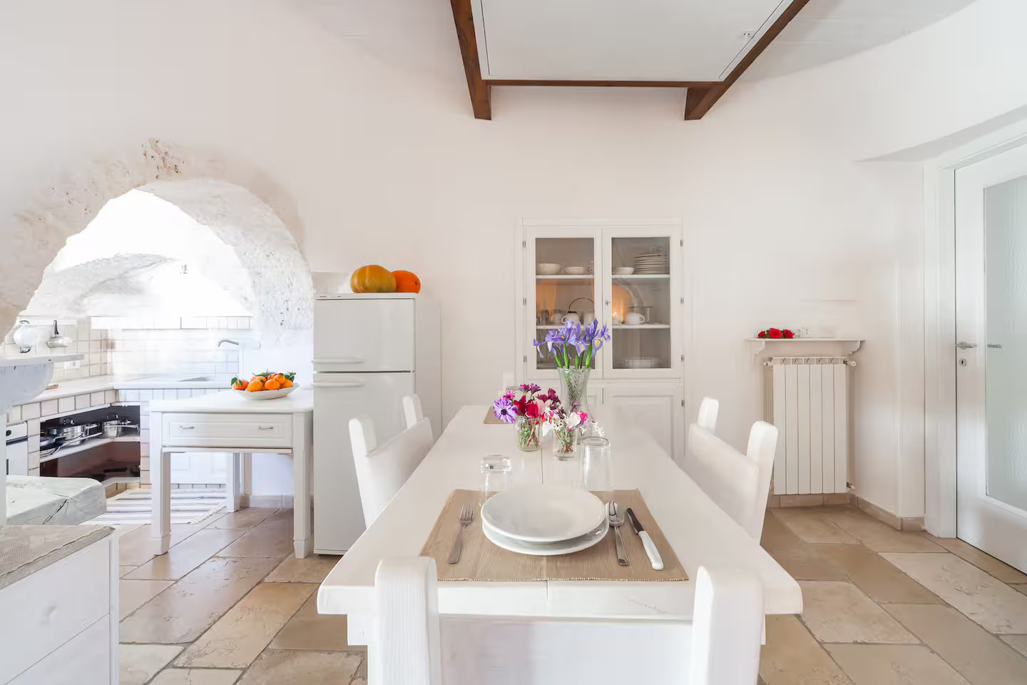 salle à manger et cuisine trullo Pouilles salle à manger et cuisine trullo Pouilles