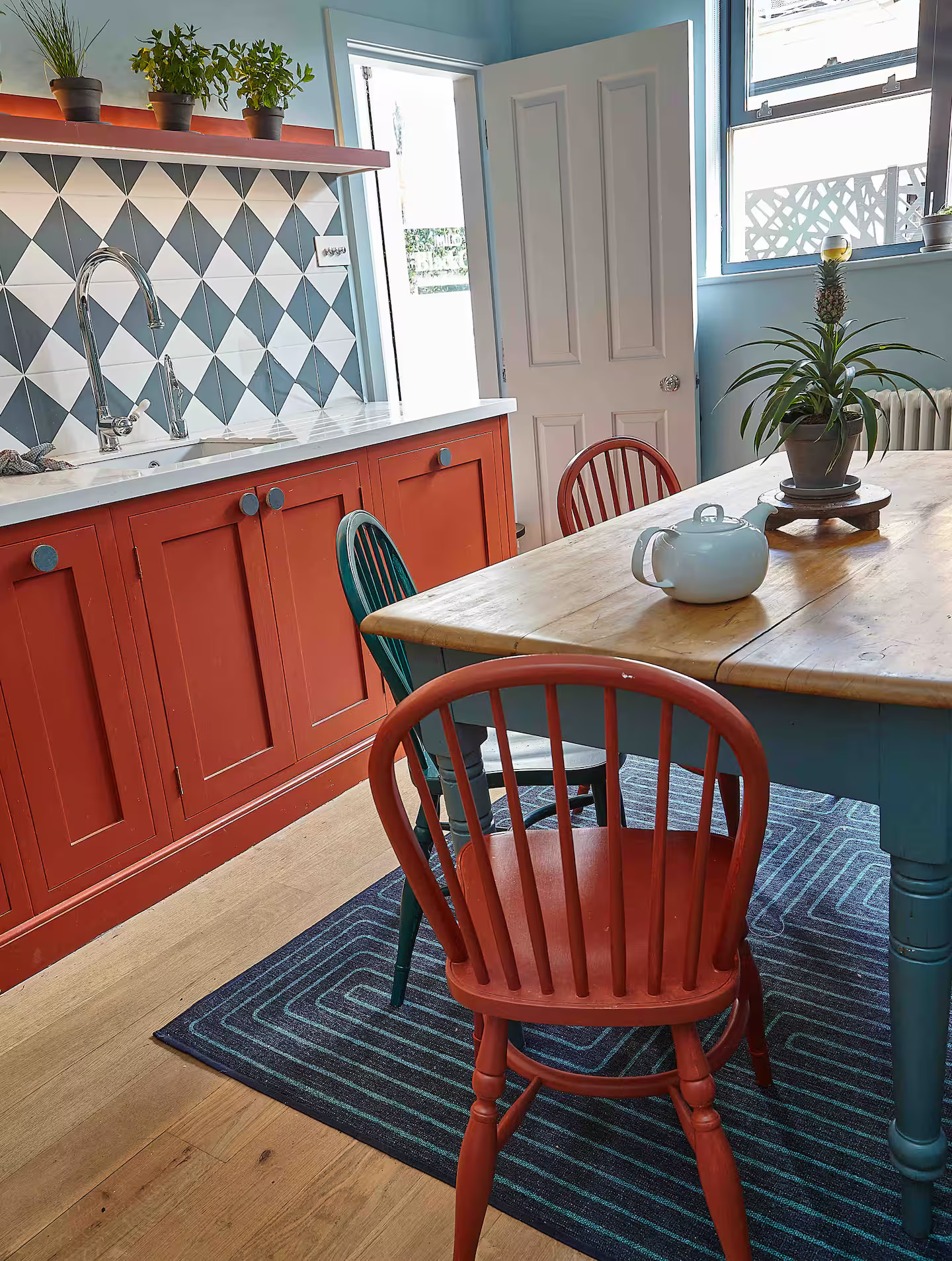 cuisine rouge et bleue maison de ville Bath