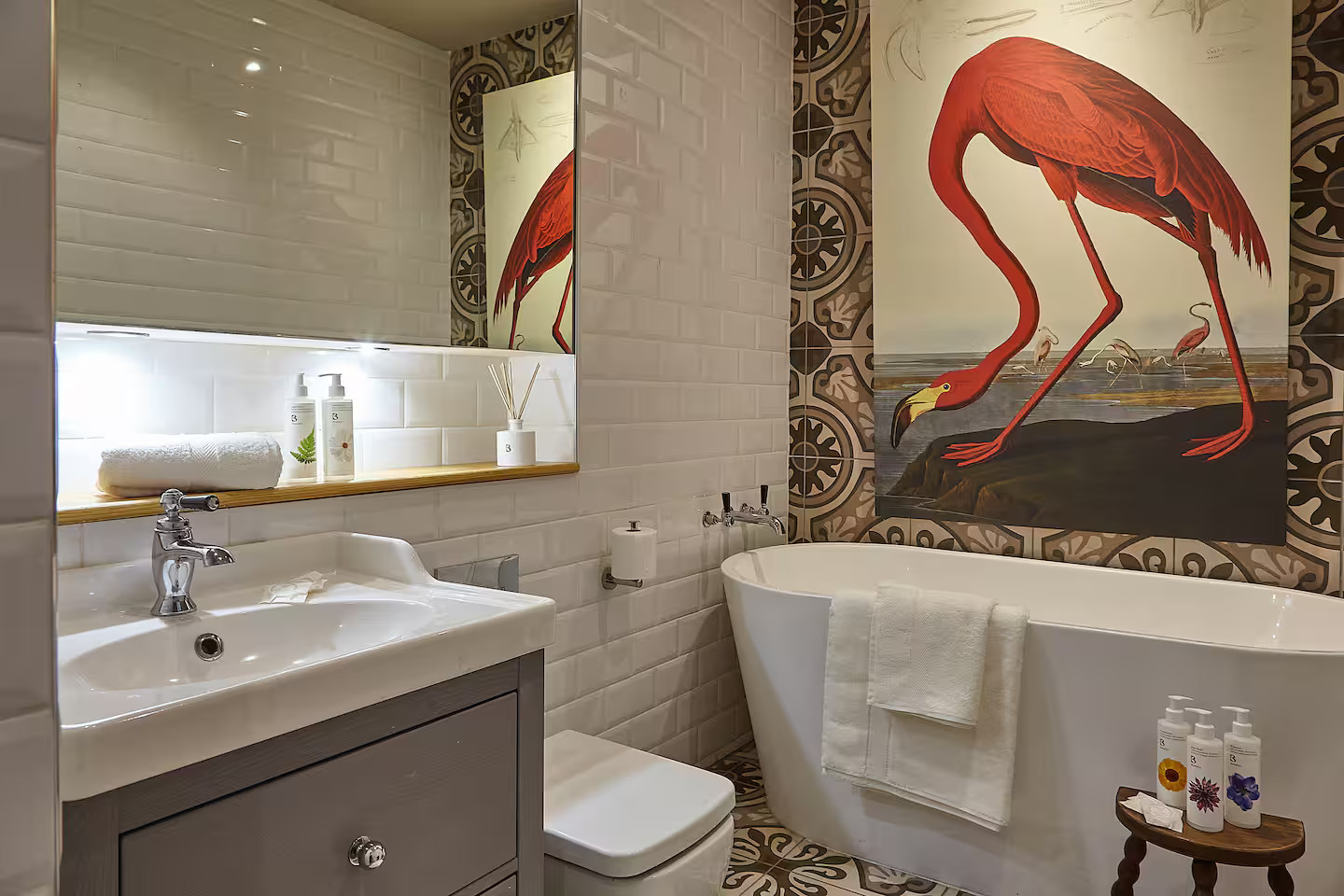salle de bain rétro chic baignoire îlot
