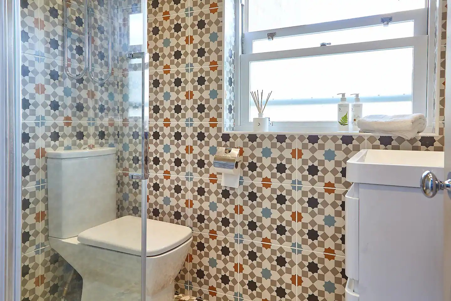salle d'eau carrelage style marocain moderne