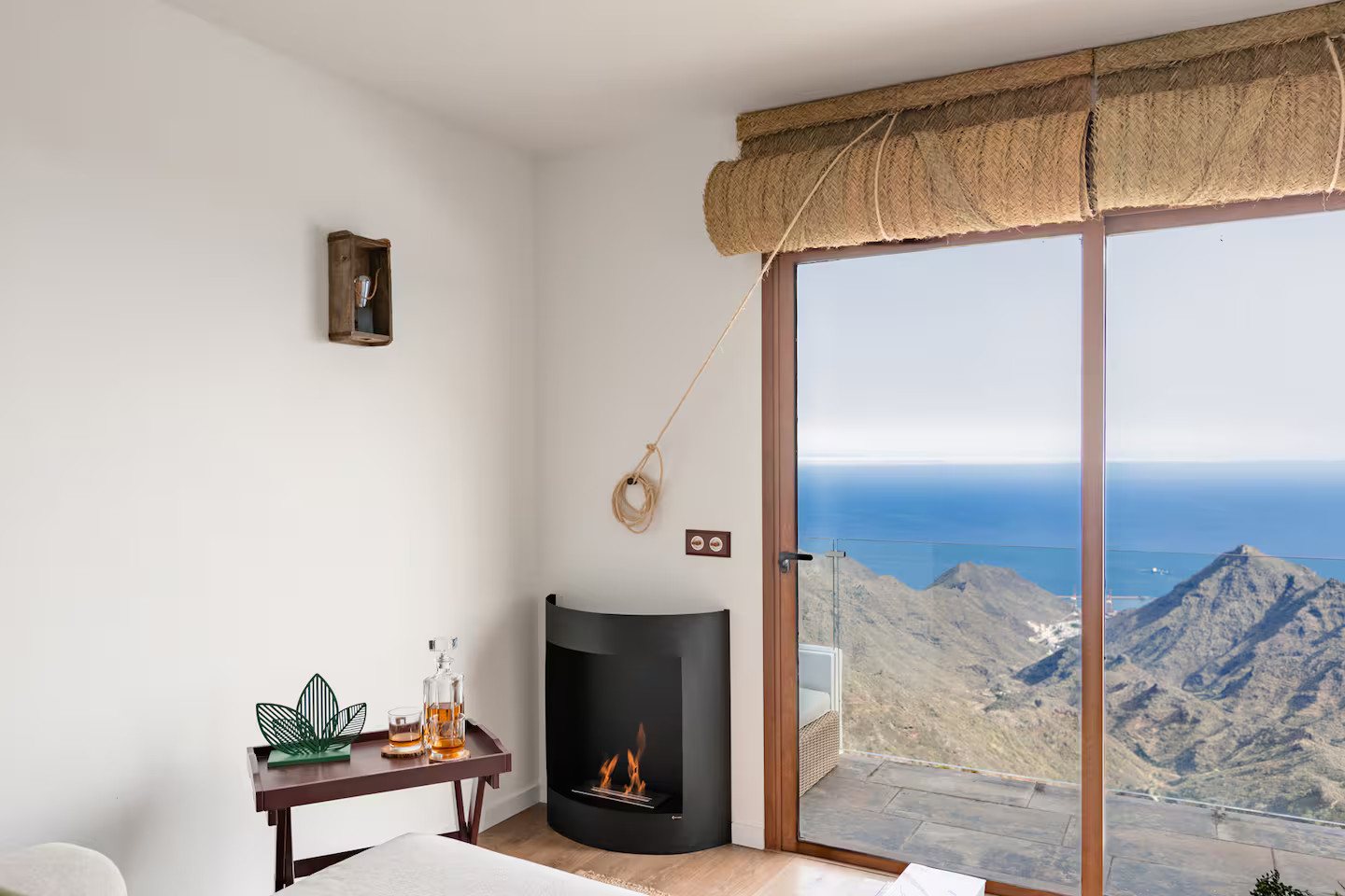 salon décoration contemporaine appartement vue mer et montagne Laurel Retreat