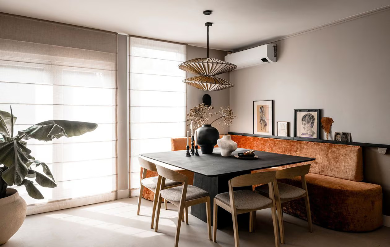 salle à manger avec banc décoration contemporaine