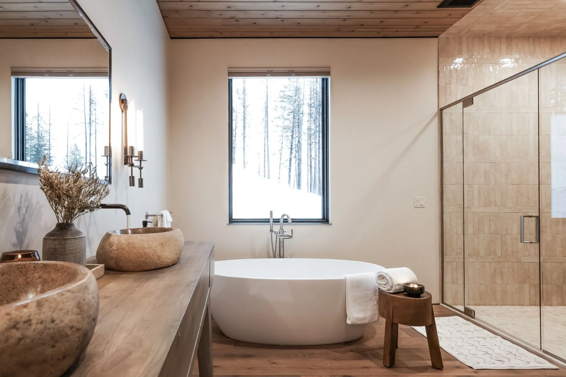 salle de bain contemporaine bois et vasques pierre