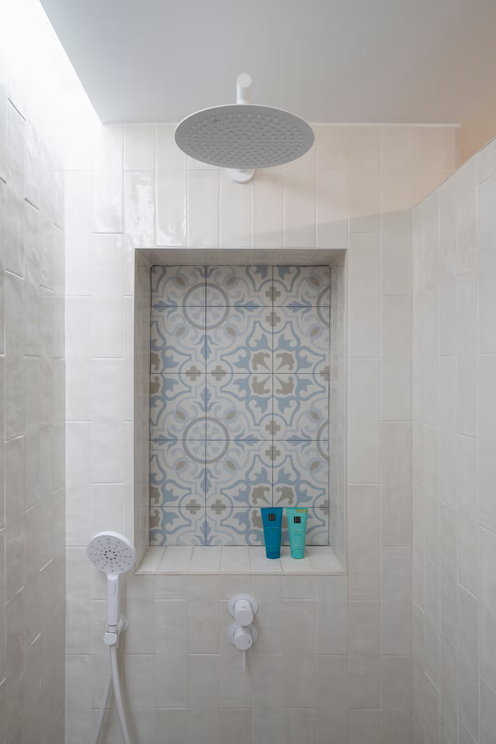 salle de bain zelliges blanches et carrelage ancien salle de bain zelliges blanches et carrelage ancien