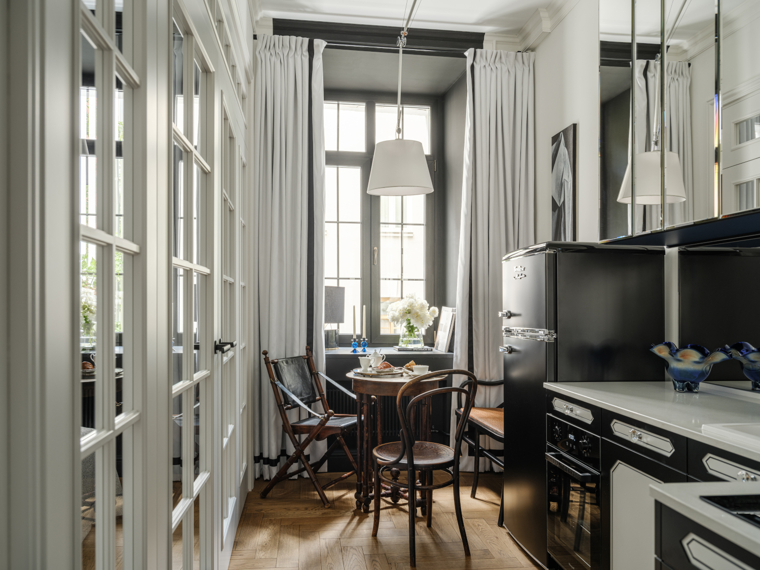 cuisine noir et blanc appartement 27m2 style Chanel cuisine noir et blanc appartement 27m2 style Chanel
