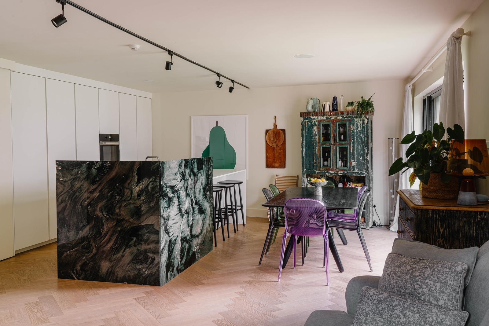 cuisine design marbre et salle à manger décoration contemporaine maison de ville Londres