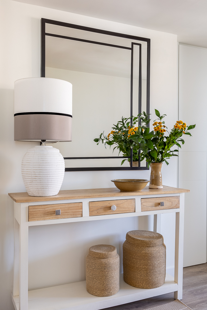 entrée avec console et miroir entrée avec console et miroir