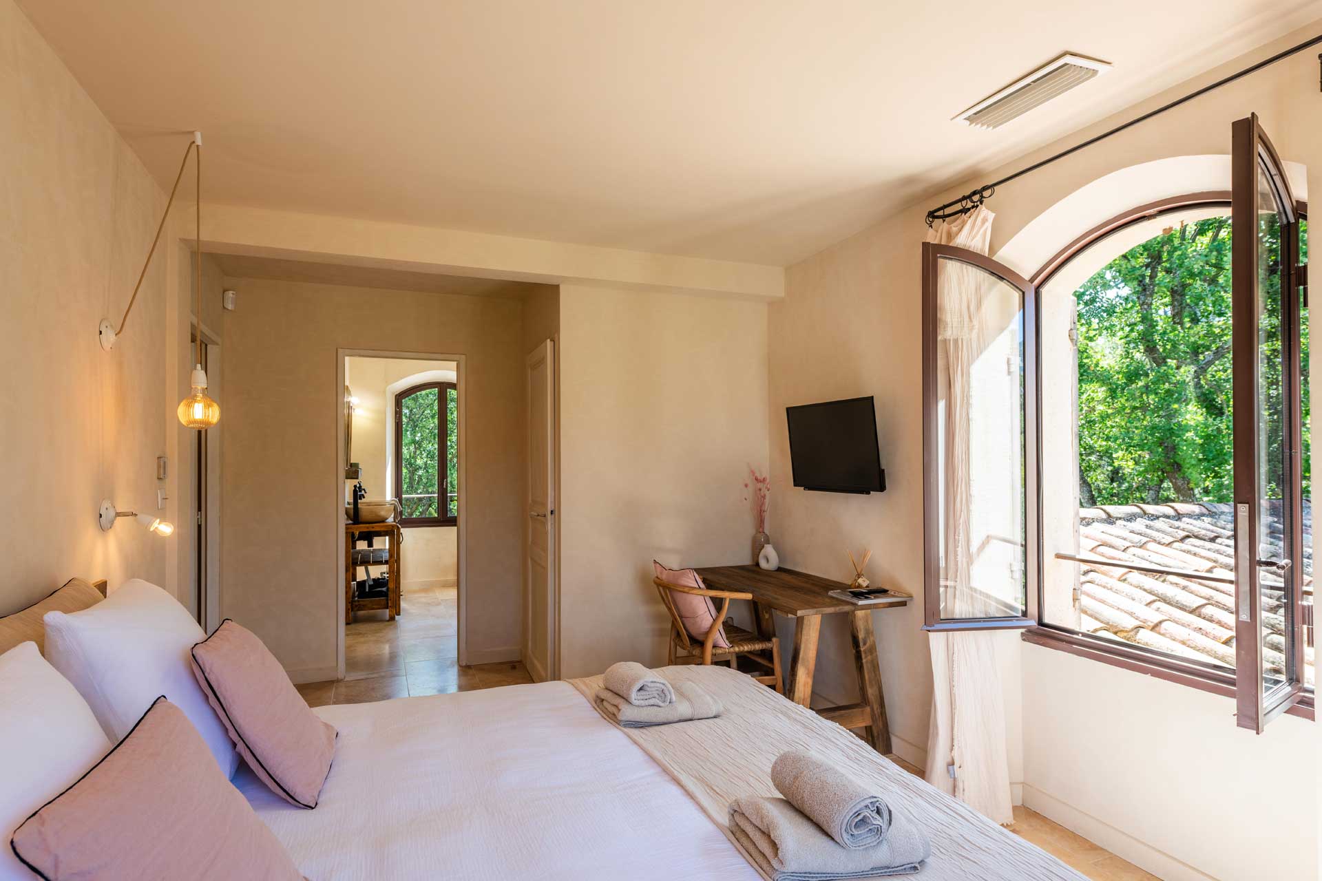 chambre avec salle de bain La Bastide de l chambre avec salle de bain La Bastide de l'Orme Luberon