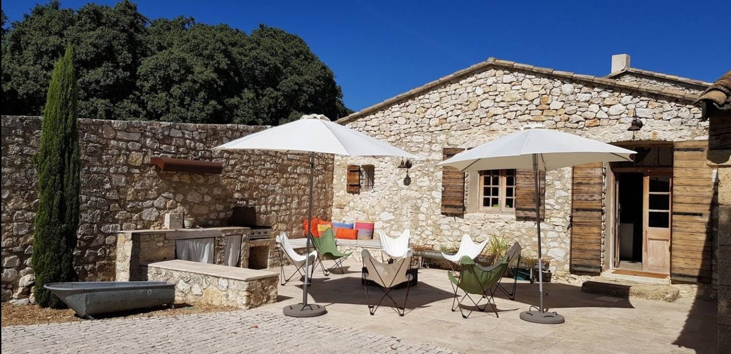 maison Provence ancienne en pierres avec piscine La Bergerie Aix-en-Provence