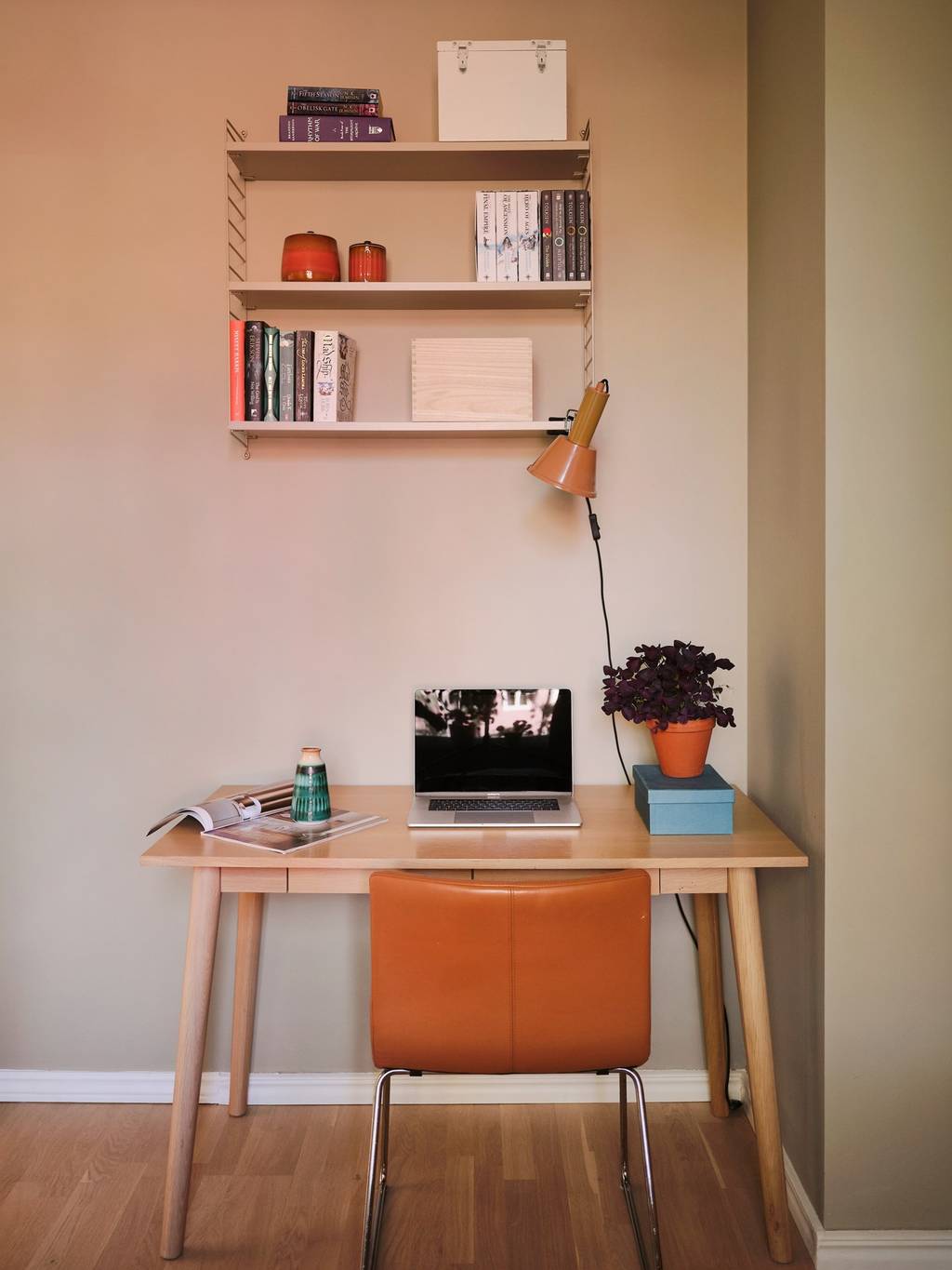 espace bureau dans chambre