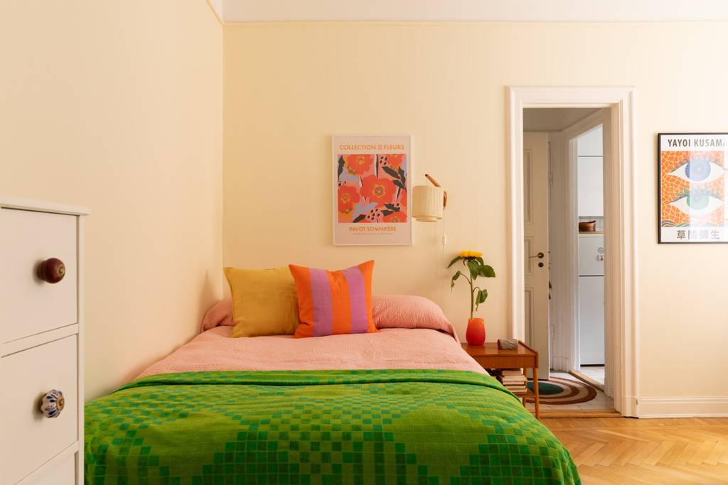 espace chambre studio 28m2 décoration vintage et colorée