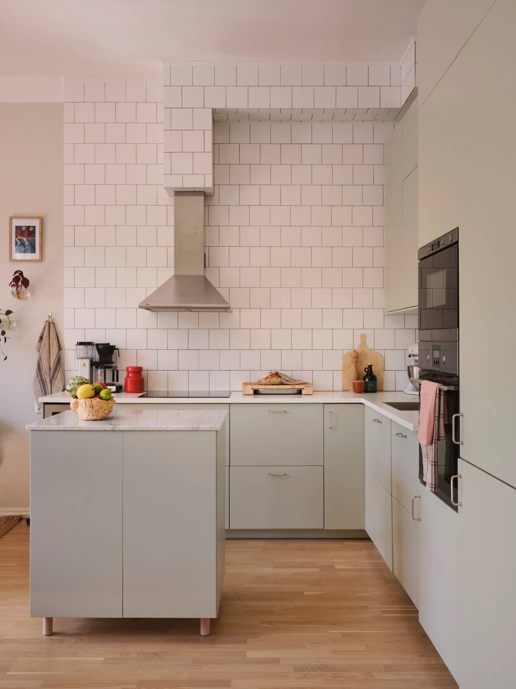 cuisine ouverte appartement 82m2 décoration vintage et colorée