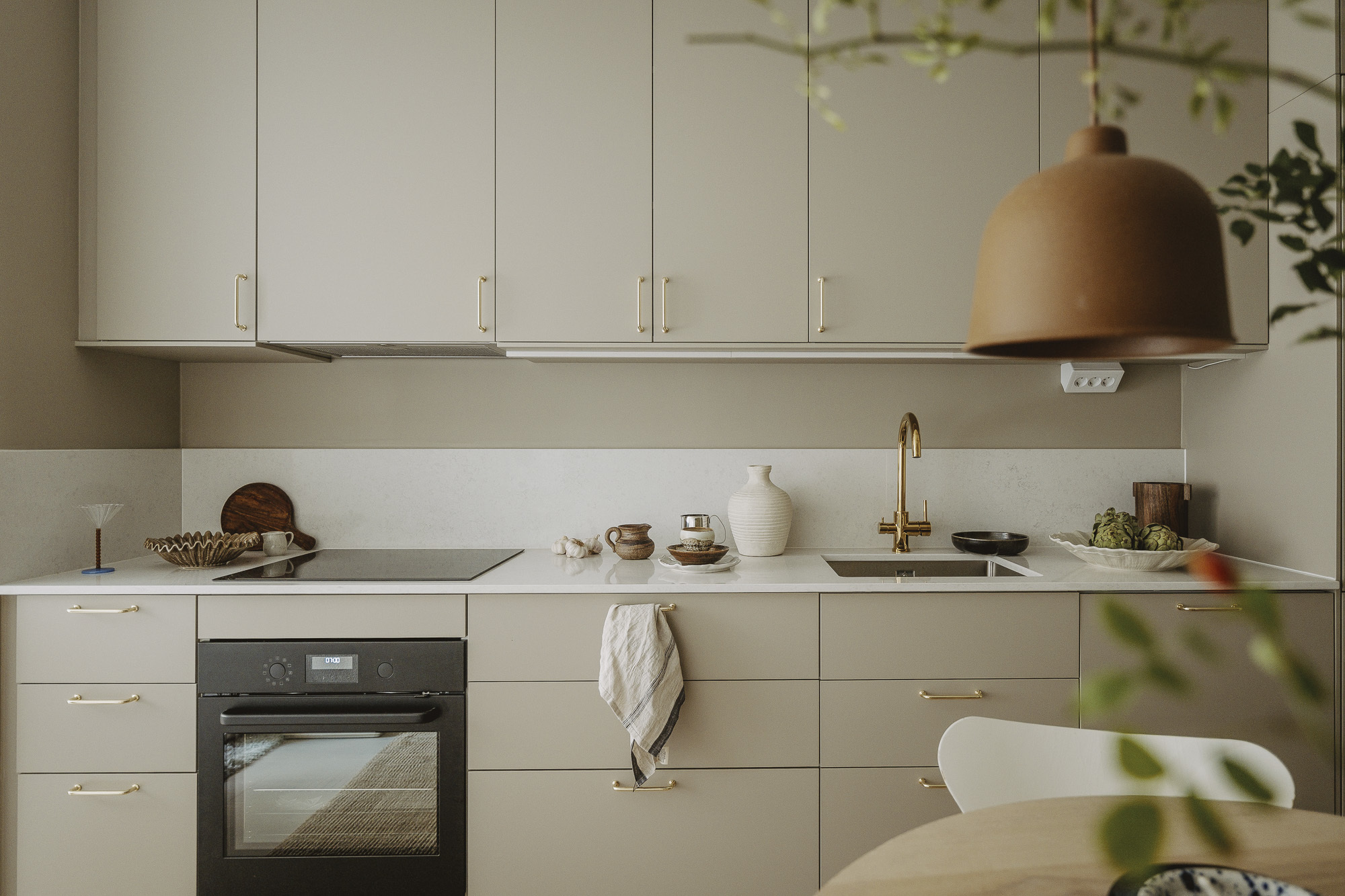 cuisine design beige deux-pièces 38m2 décoration scandinave cuisine design beige deux-pièces 38m2 décoration scandinave