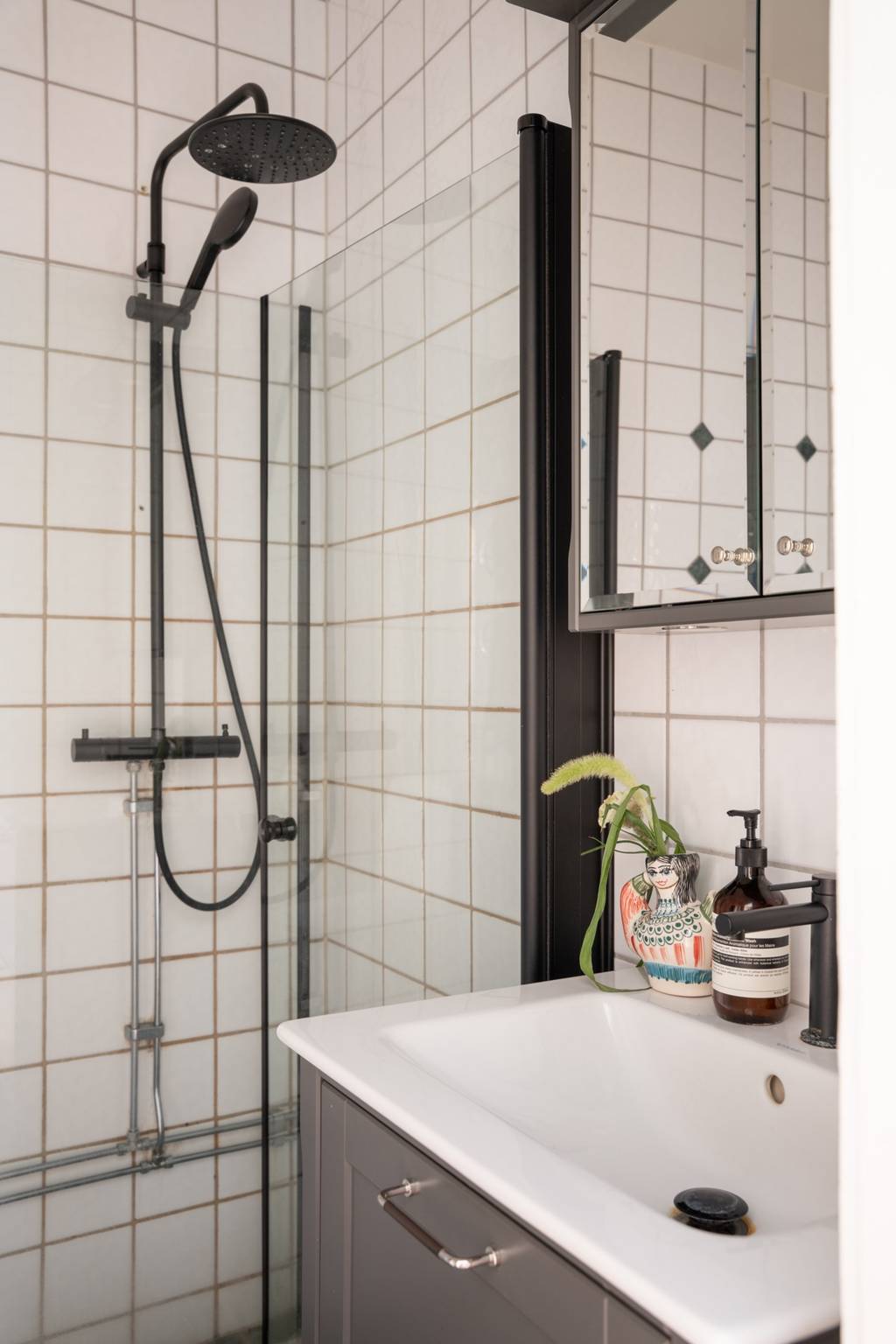 salle de bain blanche et noire
