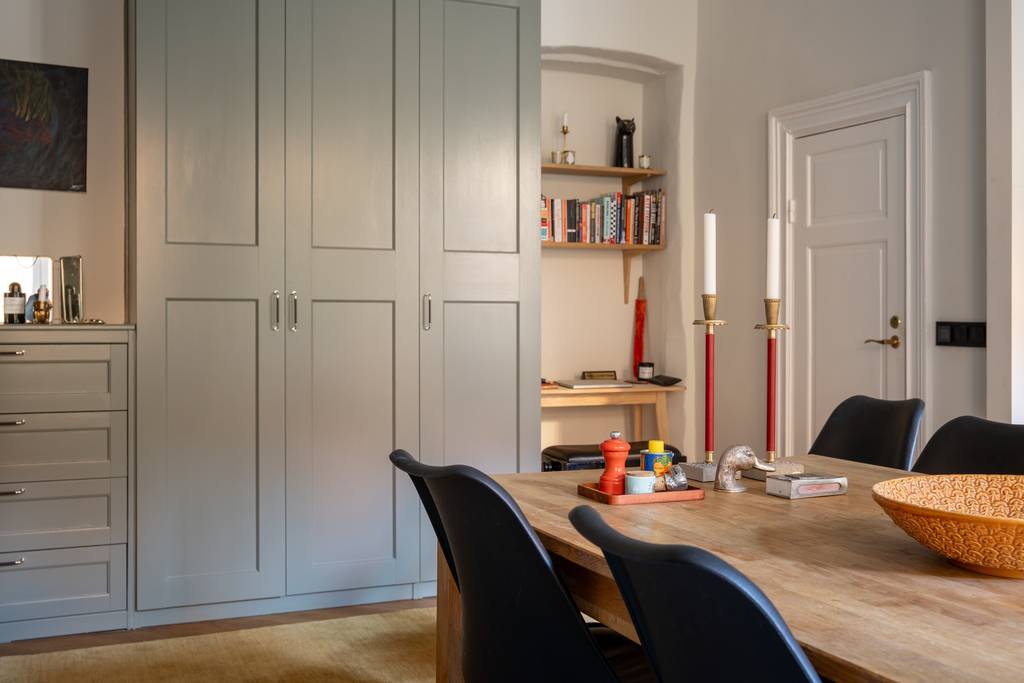 cuisine ouverte verte décoration vintage et scandinave deux-pièces 46m2