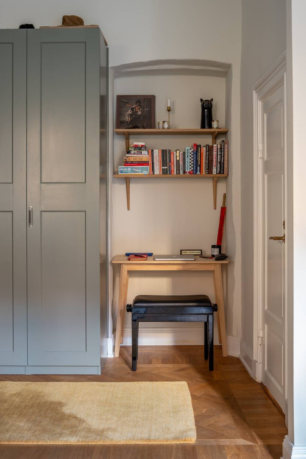 espace bureau dans niche entrée