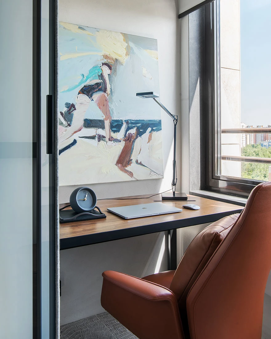 bureau sur loggia fermée petit appartement 49m2