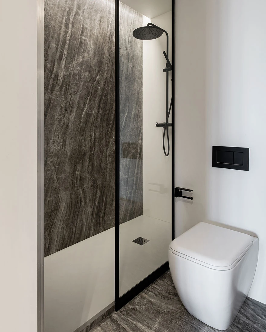 salle de bain marbre gris petit appartement 49m2