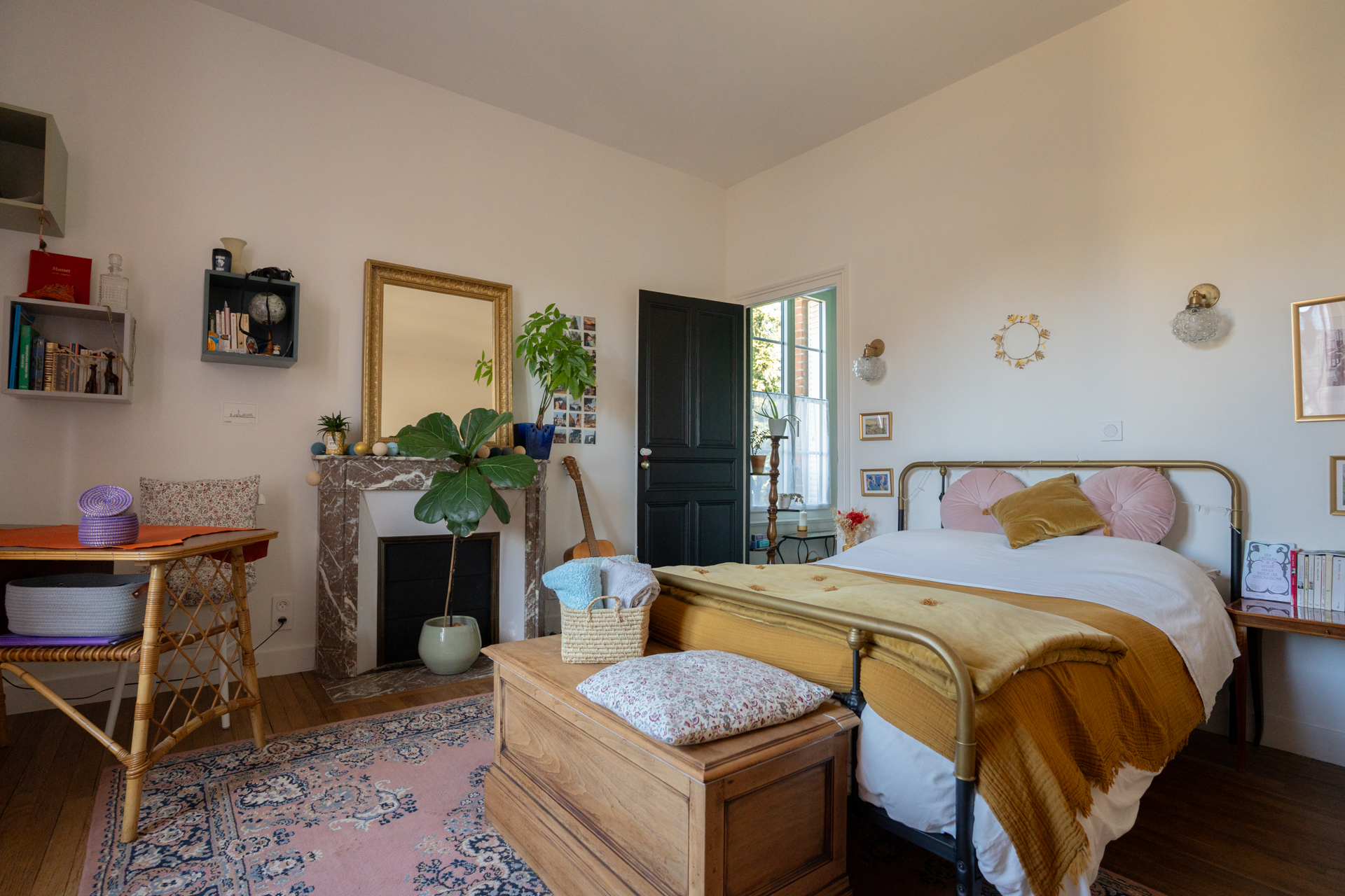 chambre avec cheminée maison Art Déco Rennes avec piscine décoration classique chic chambre avec cheminée maison Art Déco Rennes avec piscine décoration classique chic