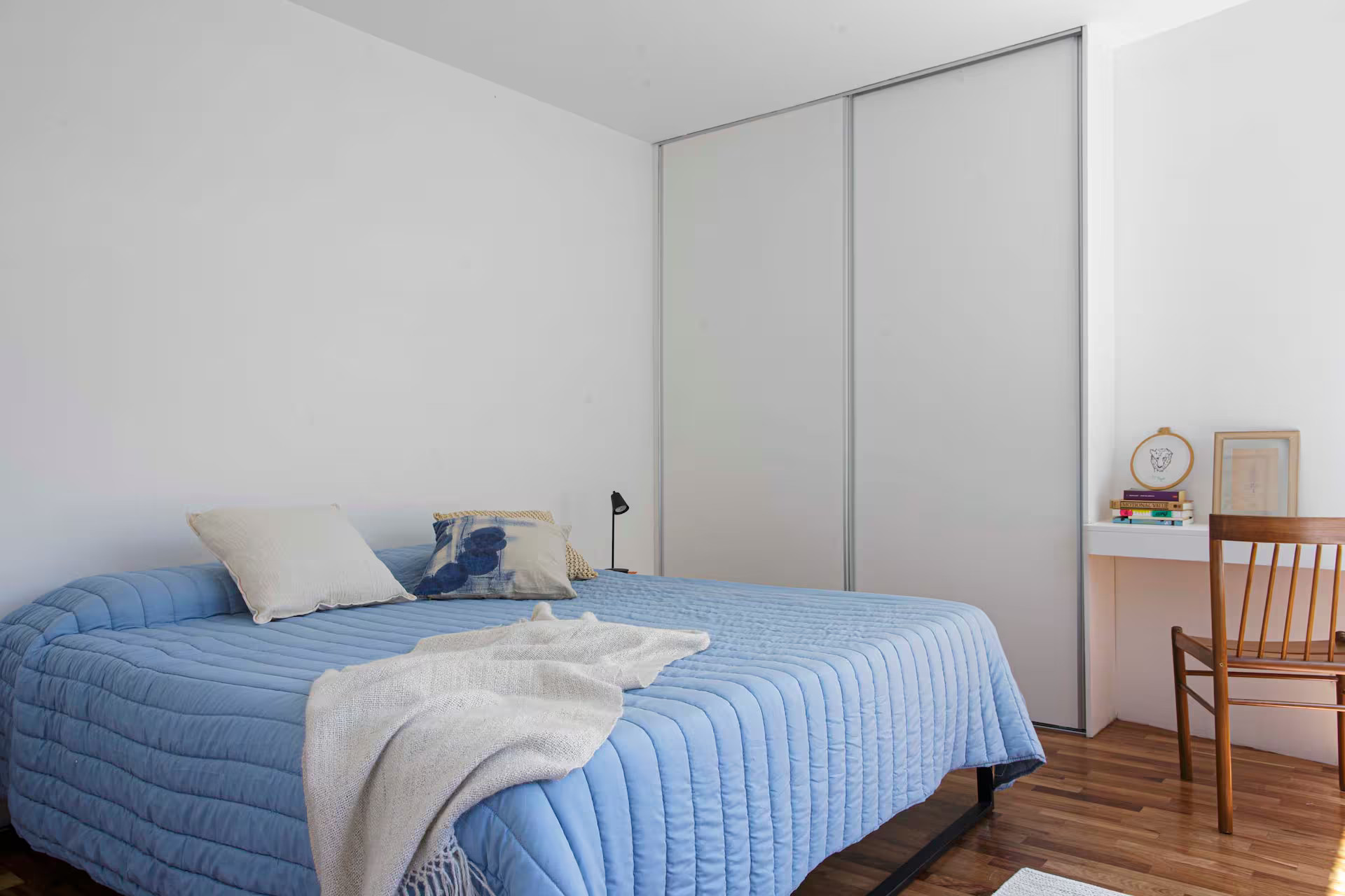chambre avec espace bureau et placard chambre avec espace bureau et placard