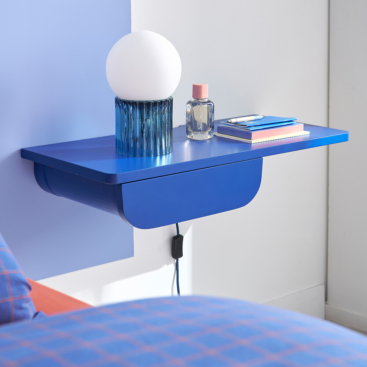 table de chevet murale bleue