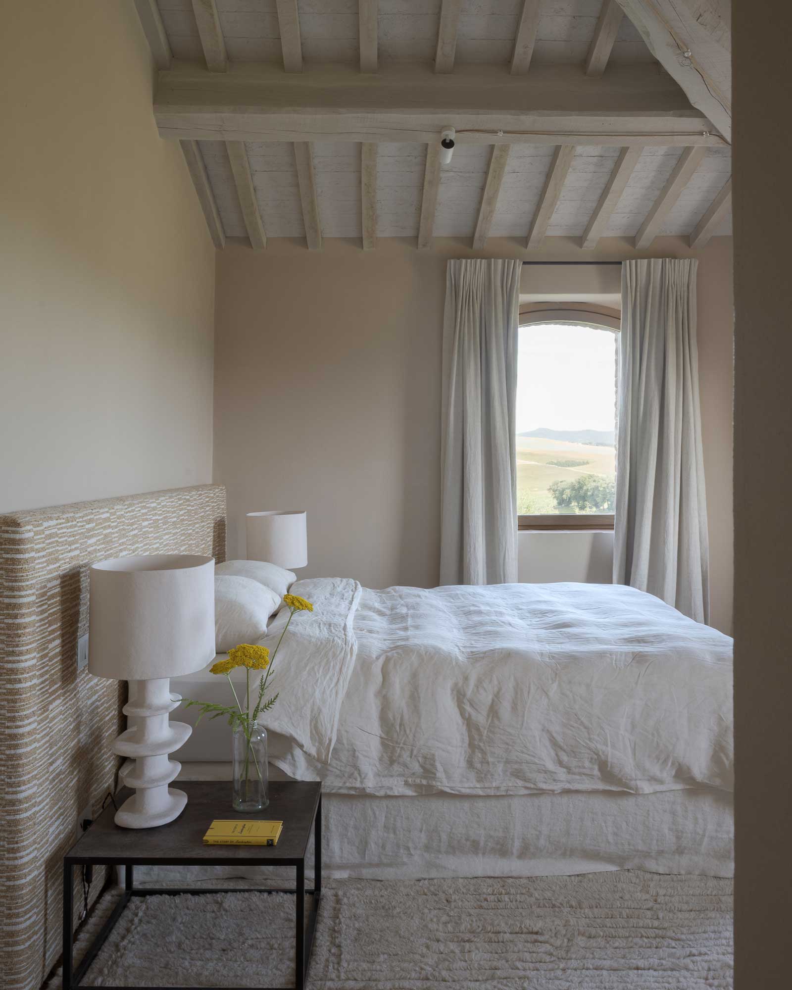 chambre avec poutres maison ancienne Italie Il Mandorlo chambre avec poutres maison ancienne Italie Il Mandorlo