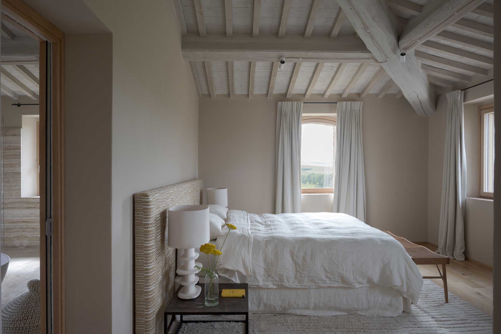 chambre avec poutres maison ancienne Italie Il Mandorlo chambre avec poutres maison ancienne Italie Il Mandorlo