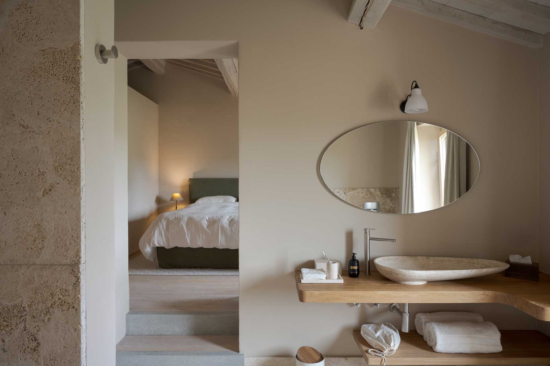 salle de bain rustique chic maison ancienne Italie Il Mandorlo salle de bain rustique chic maison ancienne Italie Il Mandorlo