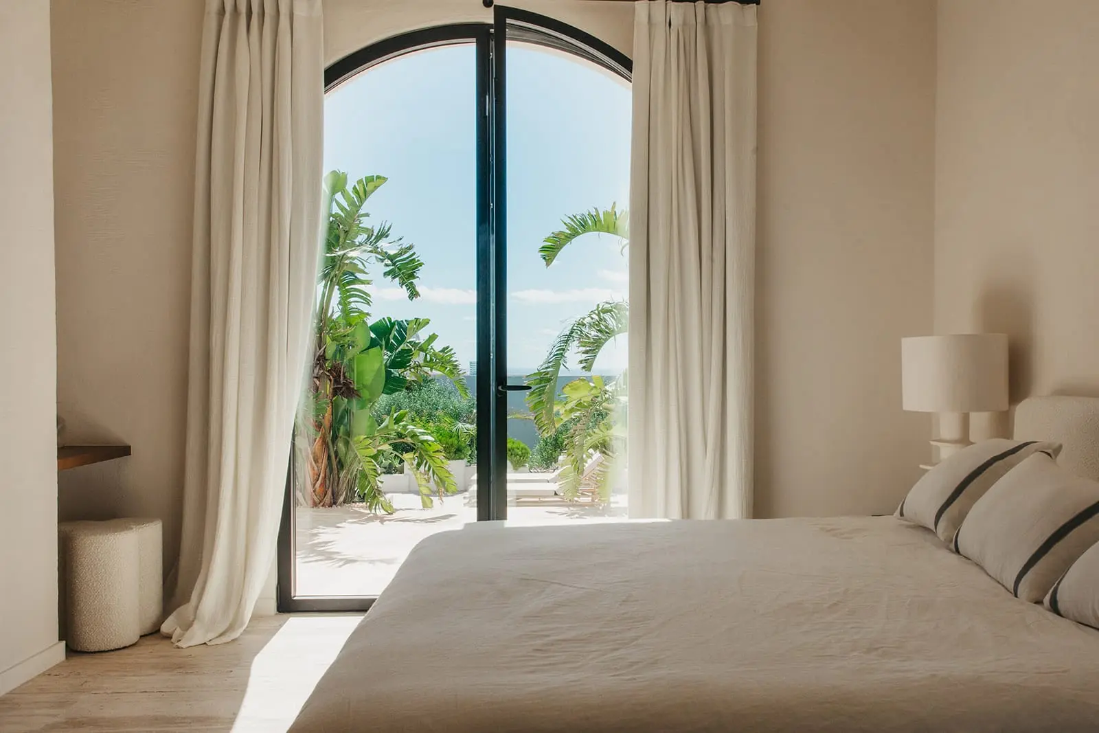chambre avec terrasse décoration naturelle et méditerranéenne chambre avec terrasse décoration naturelle et méditerranéenne