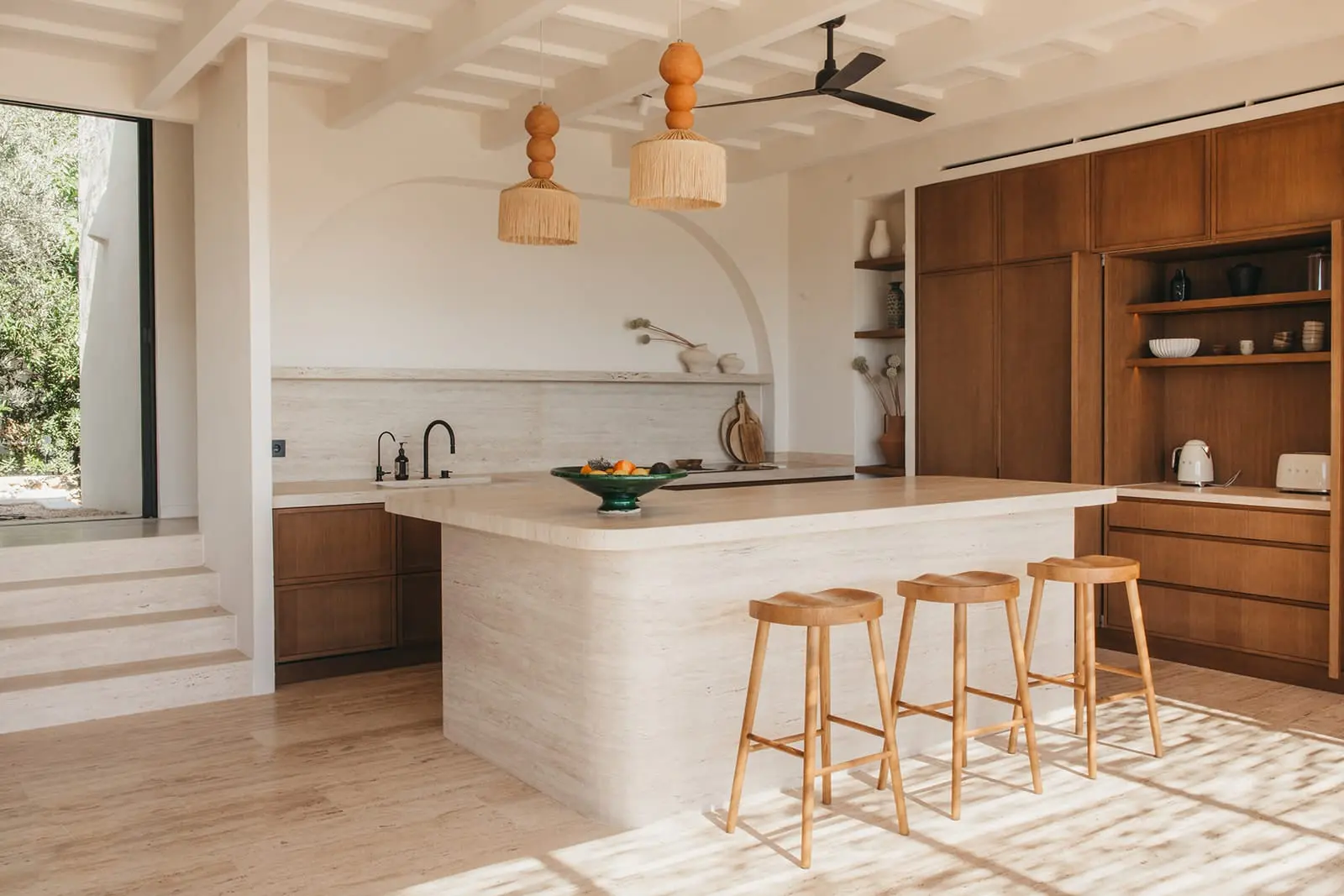 cuisine ouverte décoration naturelle avec cheminée maison minorque avec piscine vue mer cuisine ouverte décoration naturelle avec cheminée maison minorque avec piscine vue mer