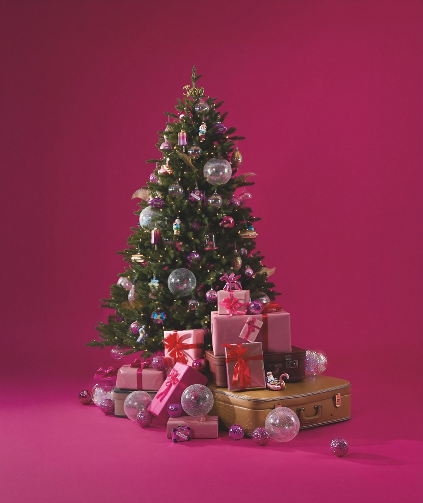 sapin et cadeaux base rose décoration Noël Maisons du Monde style exotique